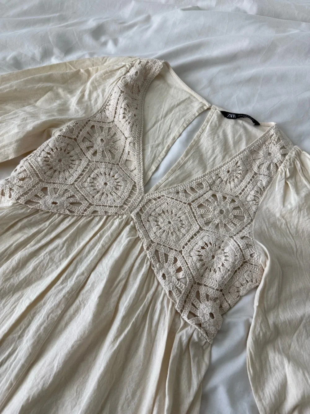 Zara Crochet Romper Medium Beige Balloon Sleeve Lightweight Coastal Linen Cotton